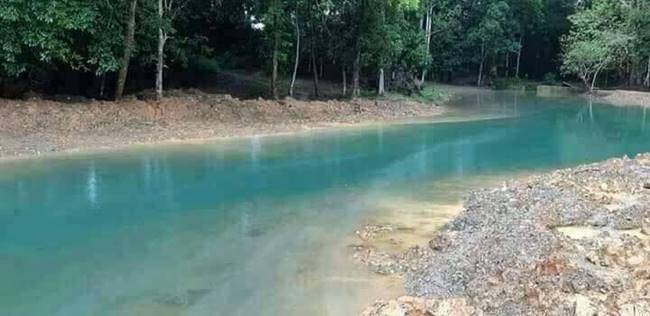 ปรากฏการณ์น้ำเขียวมรกต