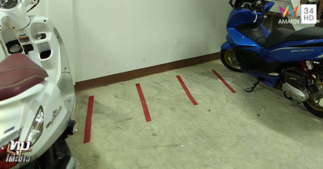 เข็นมอไซค์ขึ้นคอนโด