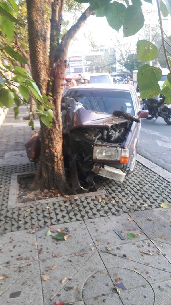 ตำรวจพิสูจน์หลักฐาน 7 วูบคาพวงมาลัย