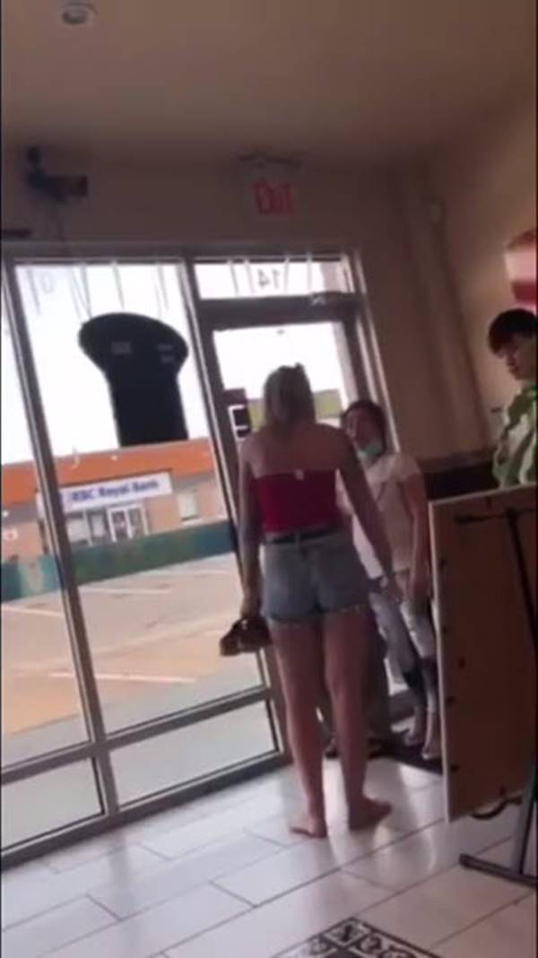 สาวทำเล็บเสร็จไม่ยอมจ่าย