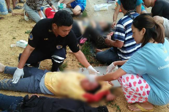 รถพ่วงแหกโค้ง