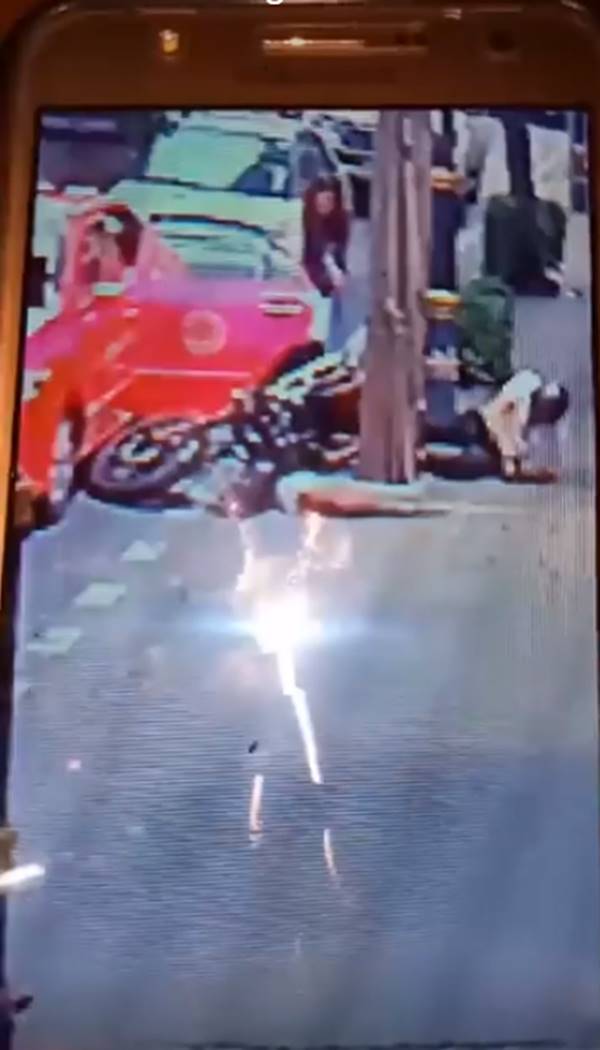 สาวลงแท็กซี่ไม่ระวัง