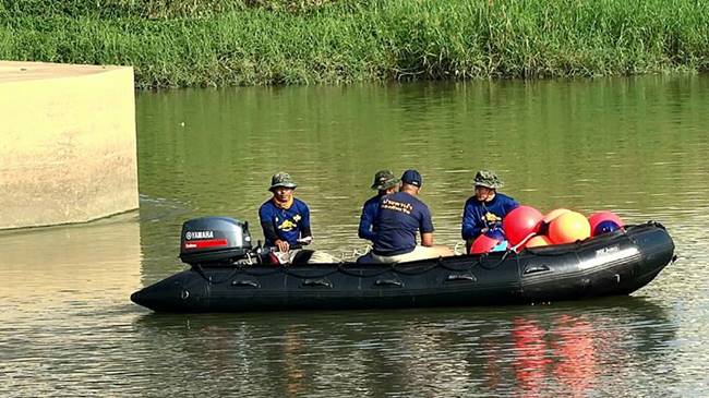 วางทุ่นสร้างแนวค้นหาระเบิดสงครามโลกครั้งที่ 2