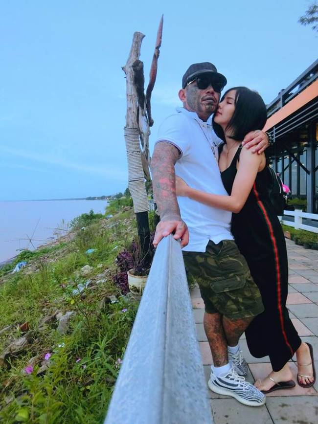 เนย แฟนเก่ง ลายพราง