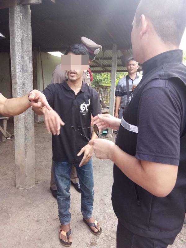 เด็ก 10 ขวบ ใช้เข็มขัดผูกคอดับ