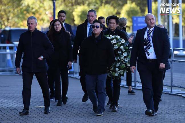 ภรรยา-ลูกชาย เสี่ยวิชัย วางพวงหรีดหน้าสนามคิง เพาเวอร์ สเตเดี้ยม