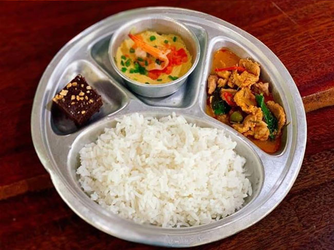 อาหารกลางวัน