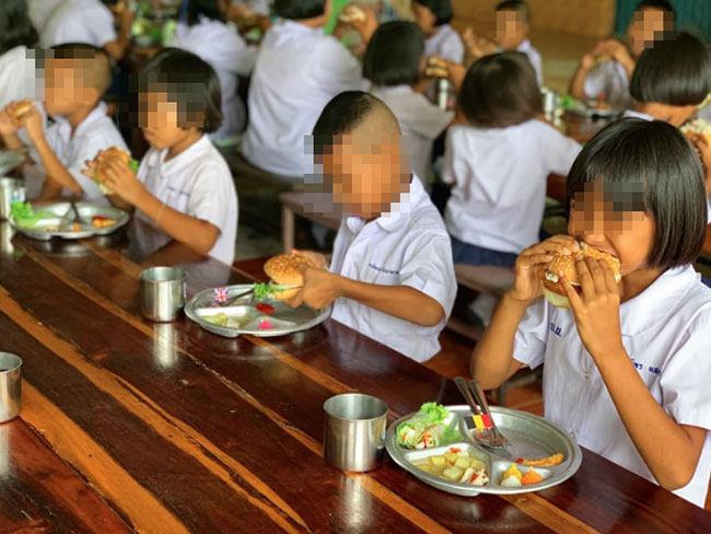 อาหารกลางวัน