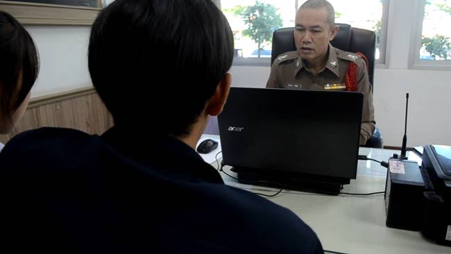 ข่มขืนผู้หญิง