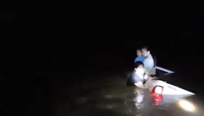 รถจมน้ำ