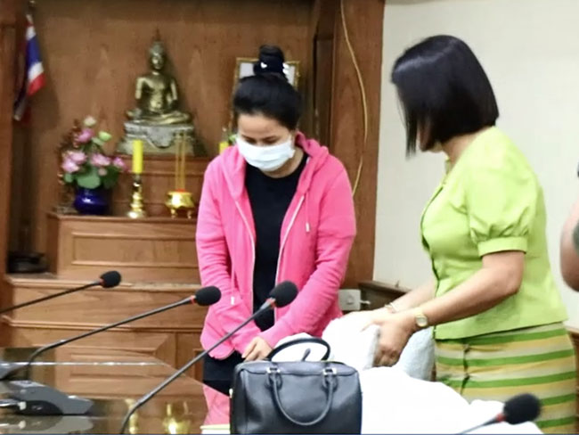 ครูแนนตีเด็ก