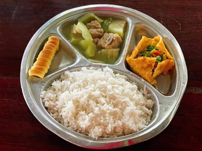 อาหารกลางวัน