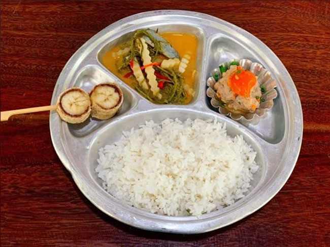 อาหารกลางวัน