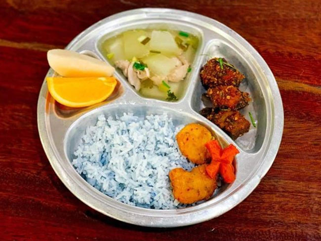 อาหารกลางวัน