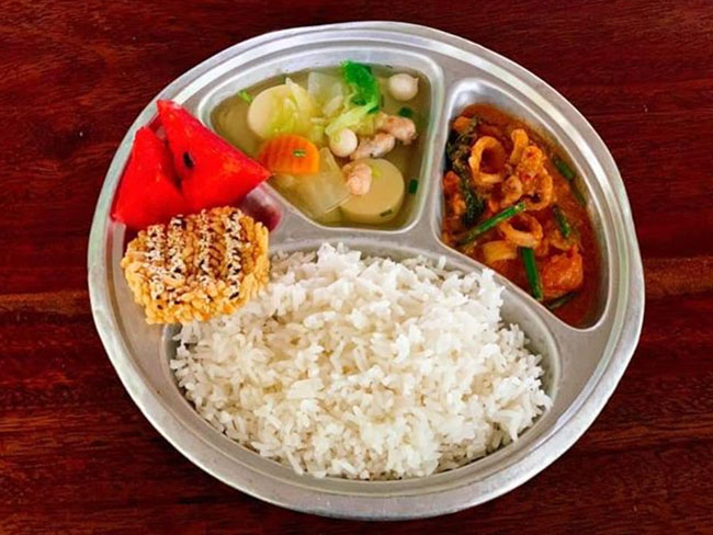 อาหารกลางวัน