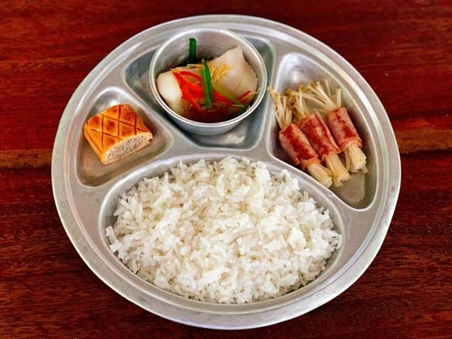 อาหารกลางวัน