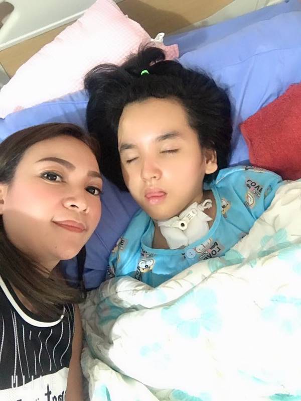 กระบะชนร้านสเต็ก