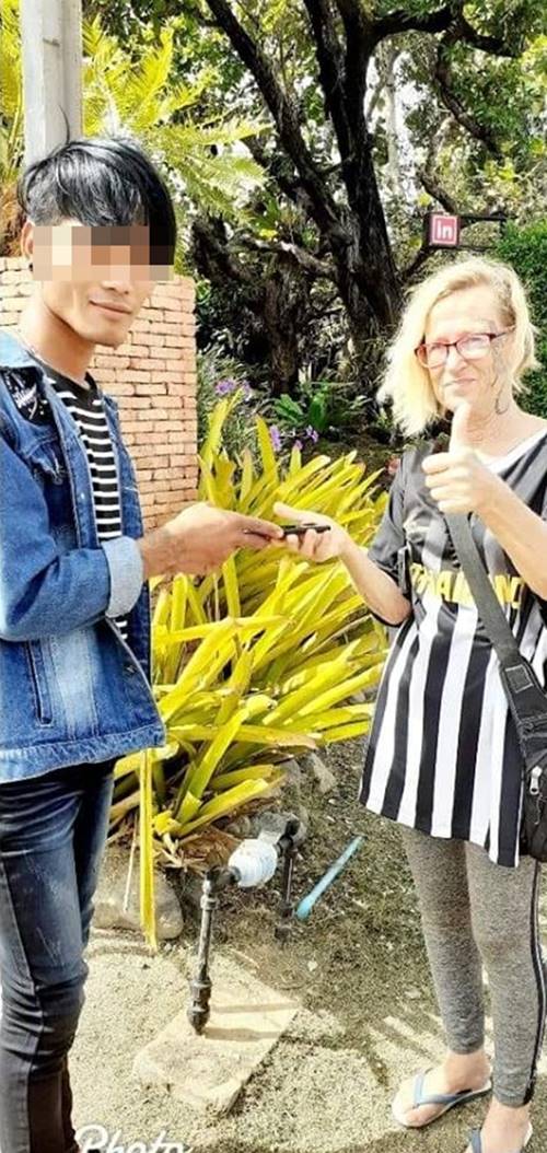 ฝรั่งโดนขโมยโทรศัพท์