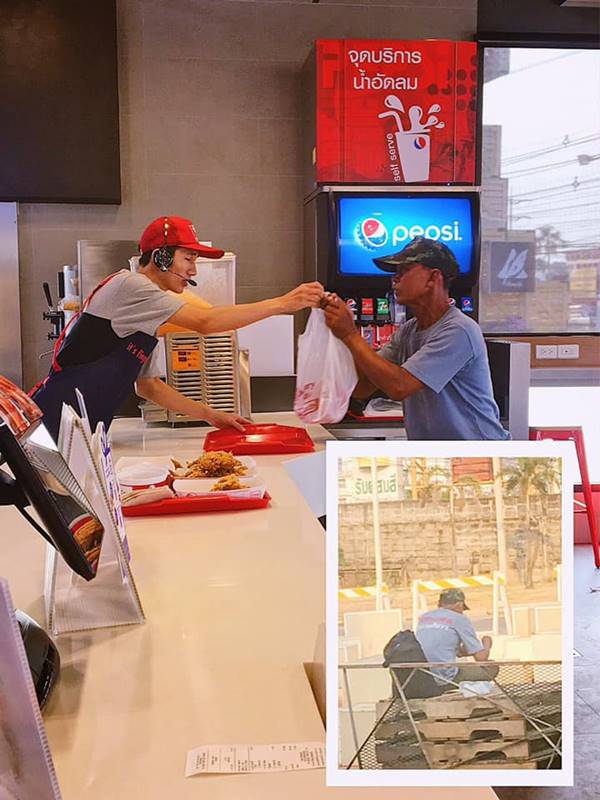 พนักงาน KFC ใจดีซื้ออาหารให้ลุง
