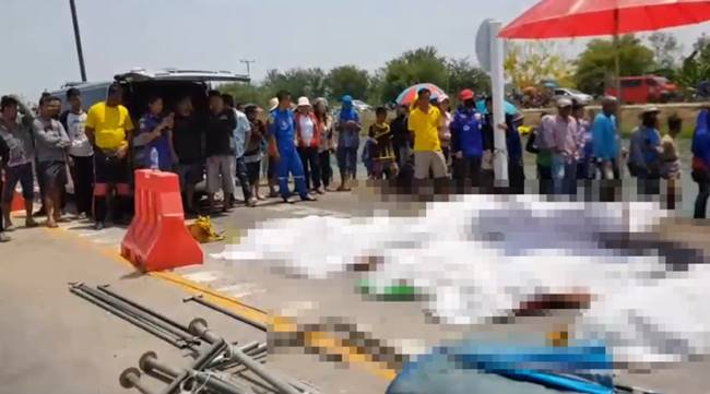 รถพ่วงชนรถตู้