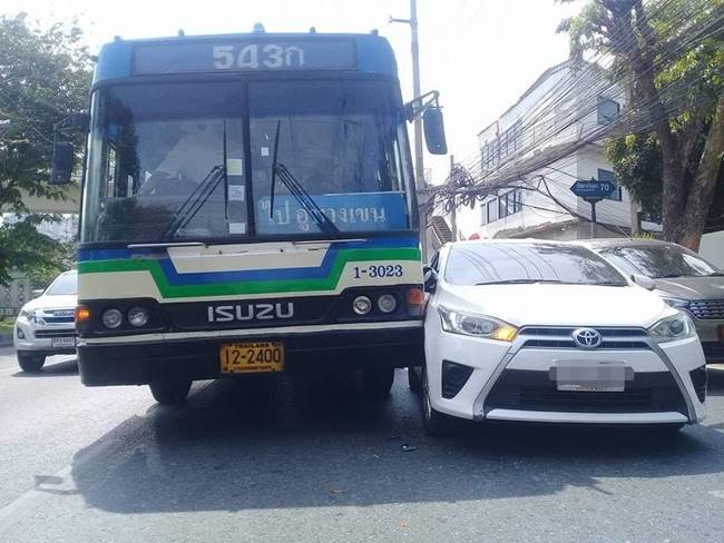 สาวห้าวบุกขึ้นชกคนขับรถเมล์ 