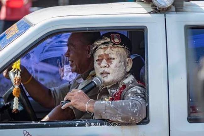 ตำรวจประกาศของดเล่นแป้ง