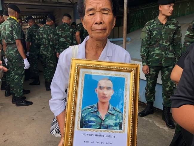 พลทหารหนุ่มถูกแทงคอดับ