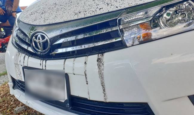 ราดน้ำยาลอกสีรถ