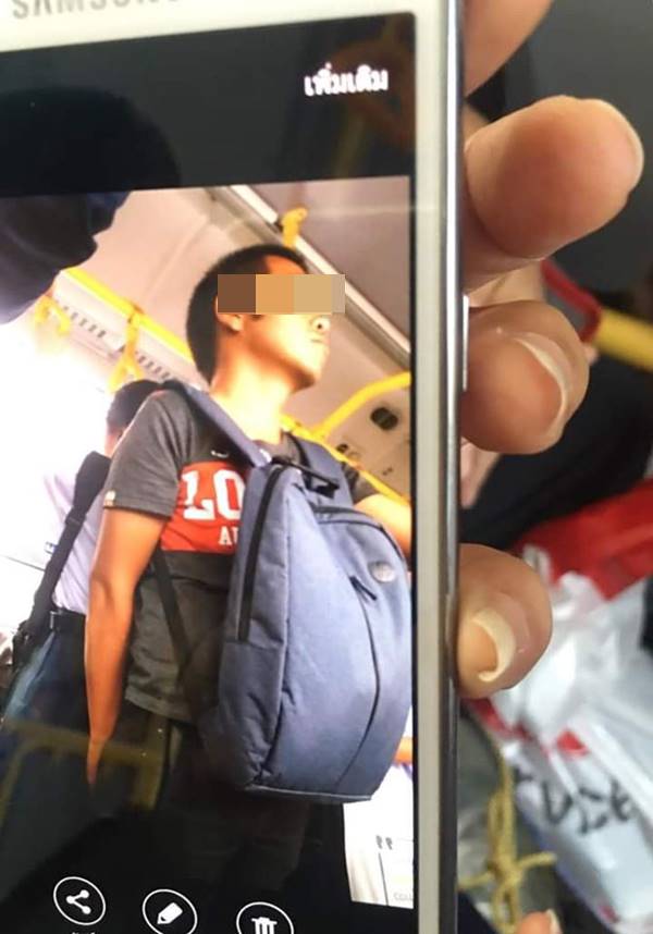 ไอ้หื่นจับก้นนักเรียนหญิงบนรถเมล์