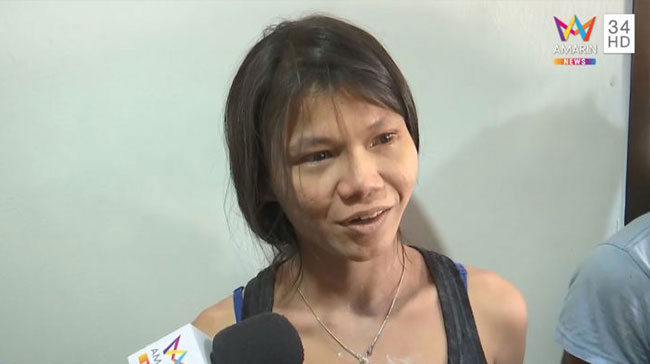 แม่ตีลูกตาปิด