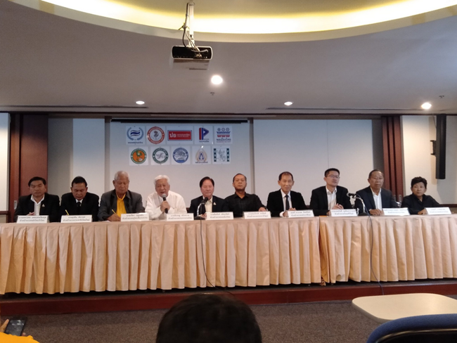10 พรรคเล็กยอมถอย 