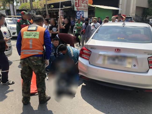 เก๋งเฉี่ยวชนหนุ่มขี่มอเตอร์ไซค์