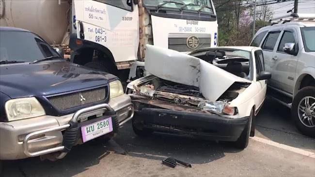 รถบรรทุกปูนเบรกแตก