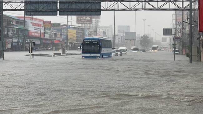 พายุฤดูร้อนถล่มพัทยา