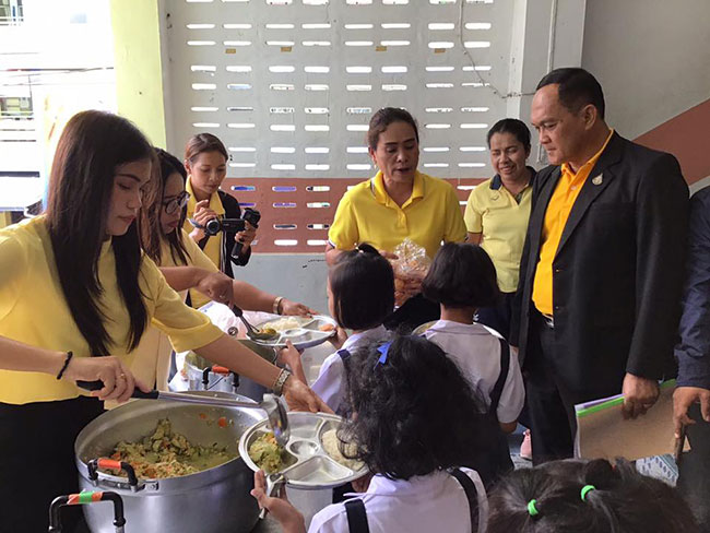 โกงอาหารกลางวัน