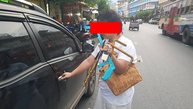 ล็อกล้อรถ