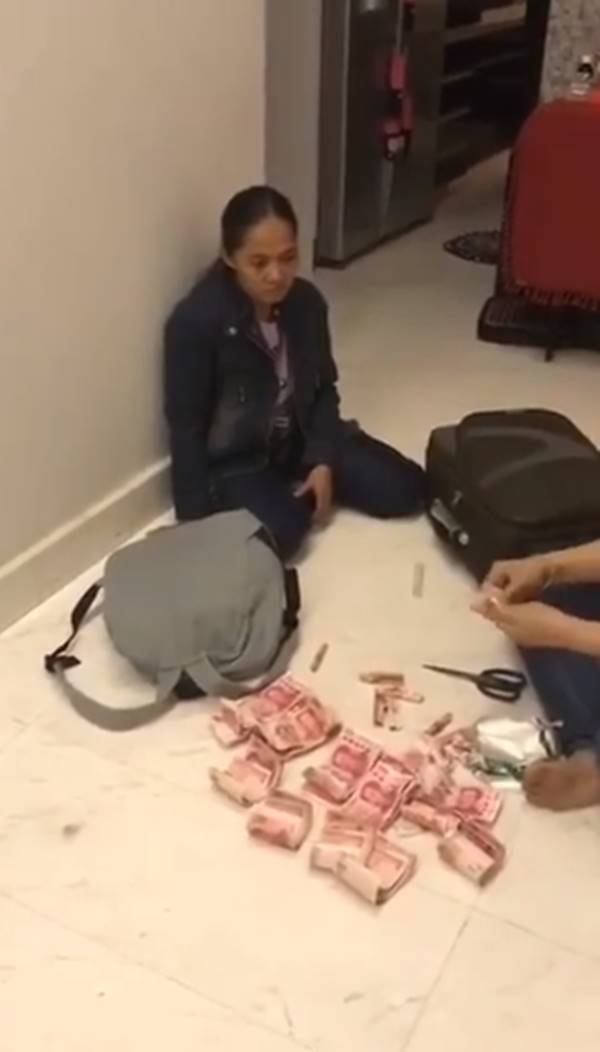 สาวขโมยเงิน