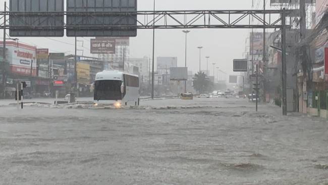 พายุฤดูร้อนถล่มพัทยา