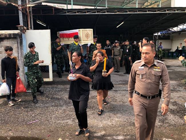 พลทหารหนุ่มถูกแทงคอดับ