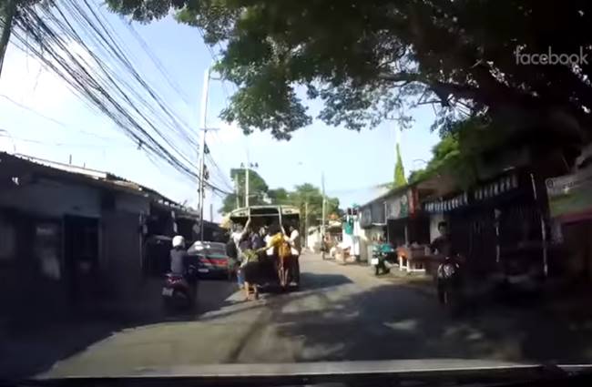 ตกรถสองแถว