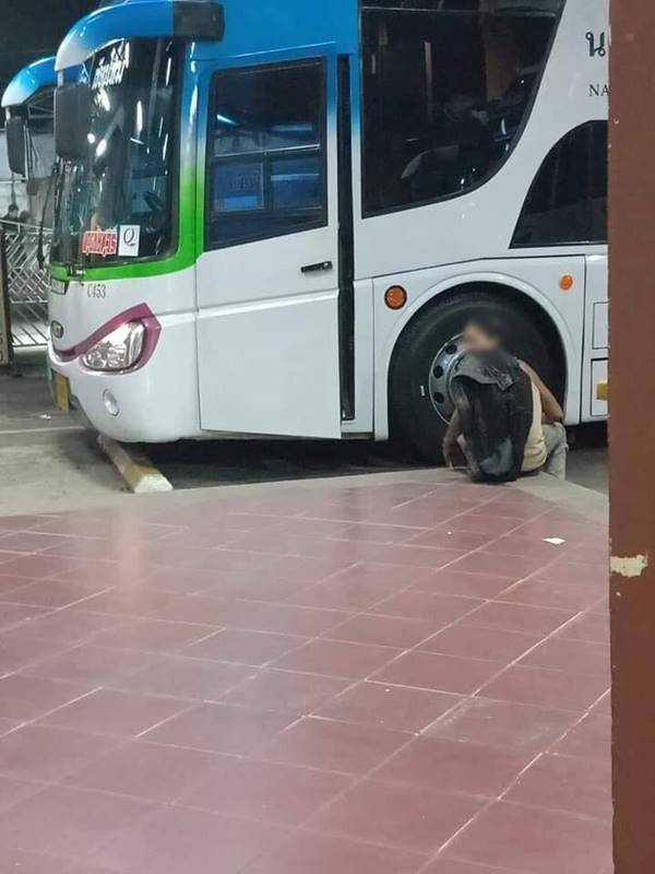 ลูกค้าถูกห้ามขึ้นรถ เพราะแต่งตัวไม่ดี