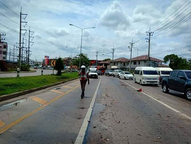 รถบรรทุกเบียร์คว่ำ