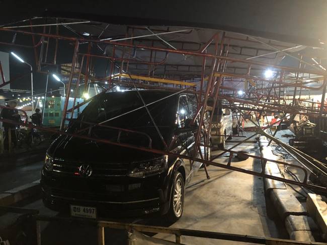 เวทีปราศรัยพรรคภูมิใจไทยถล่ม