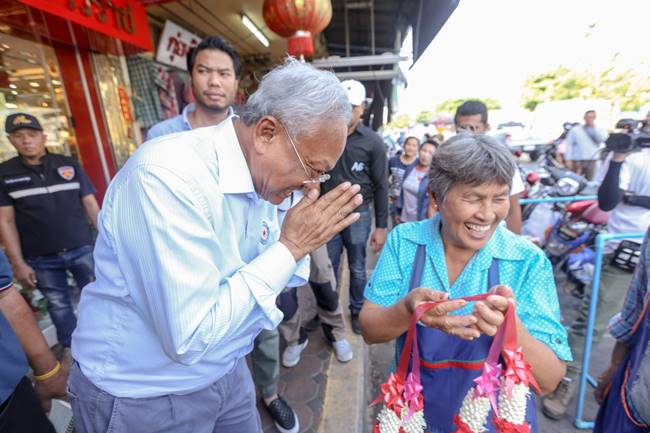 สุเทพ ชวนบริจาคเงิน 500