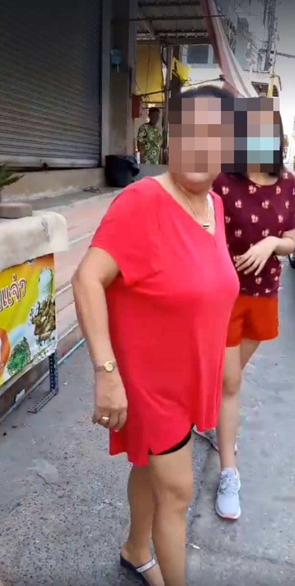 เด็กสาดน้ำสงกรานต์ใส่รถ BMW