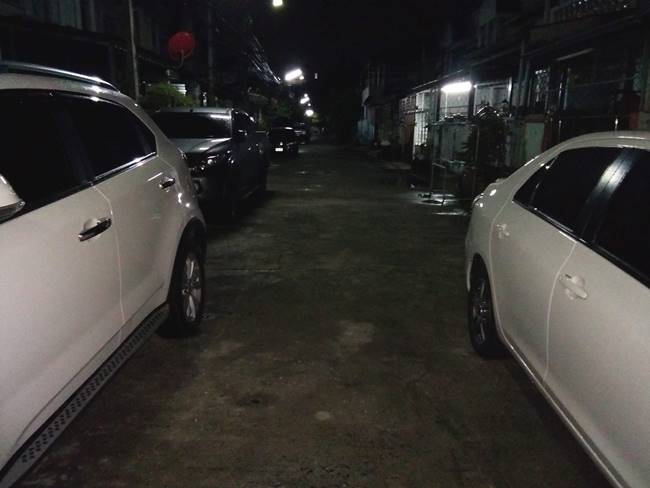 จอดรถขวางทาง