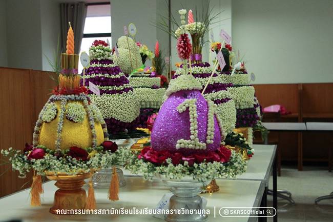 พานไหว้ครูล้อการเมือง