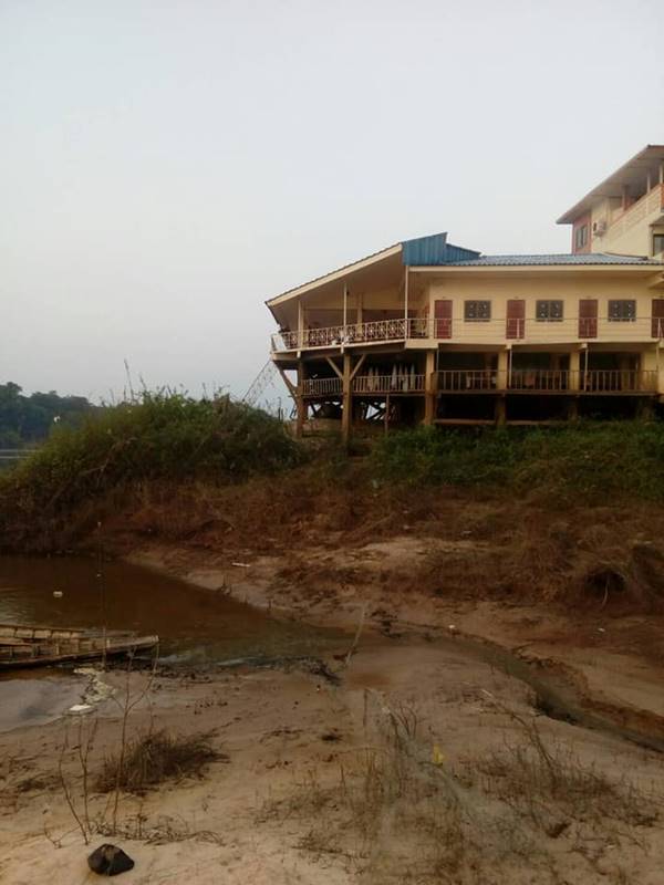 โรงแรมถล่ม