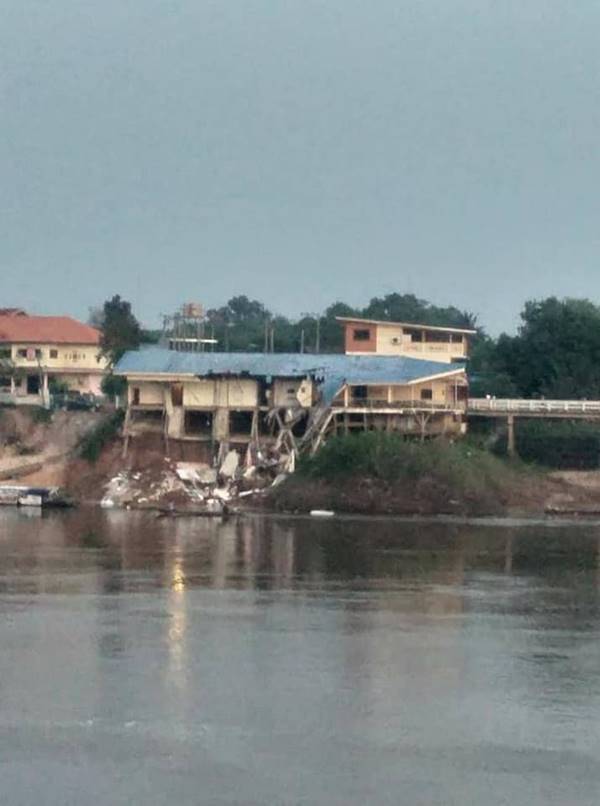 โรงแรมถล่ม