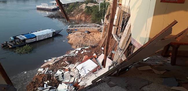 โรงแรมถล่ม